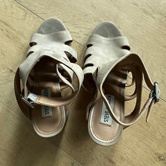 Steve Madden Callie Gray Suede Heeled Sandals - Picture 4 of 5